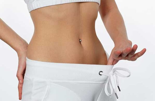 Barriga apertada de uma garota magra